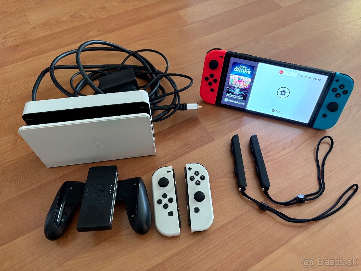 Nintendo Switch OLED + 256 GB karta + extra Joy-Cony