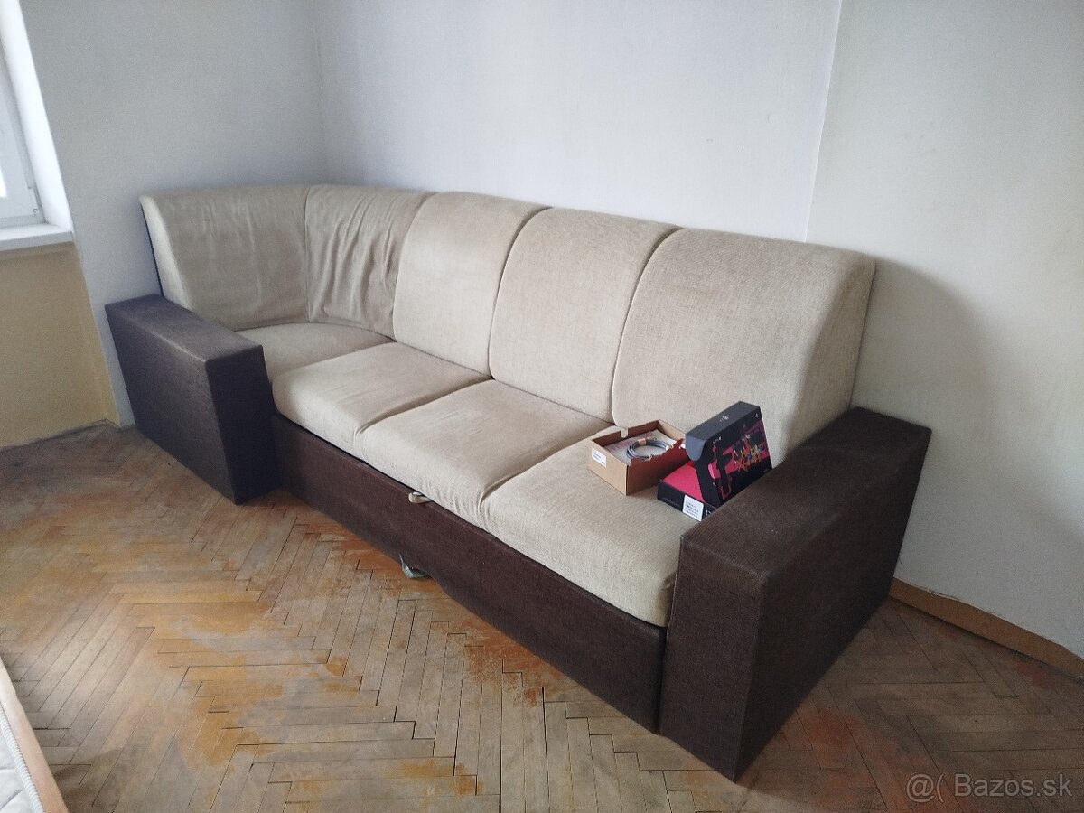 Darujem starší gauč