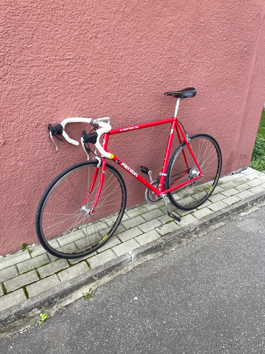 Cestný bicykel