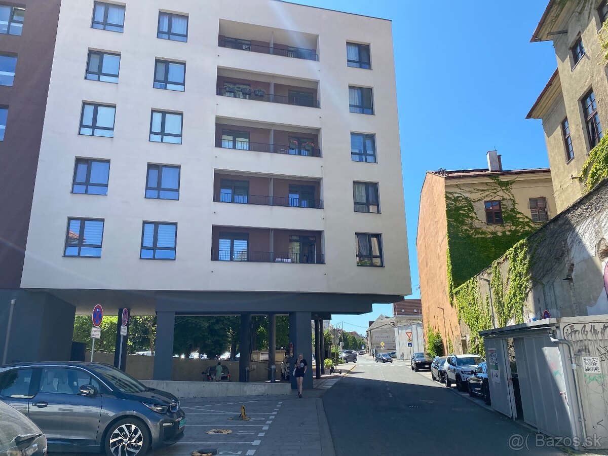 Kryté vnút.parkovacie státie - Mlynská Bašta