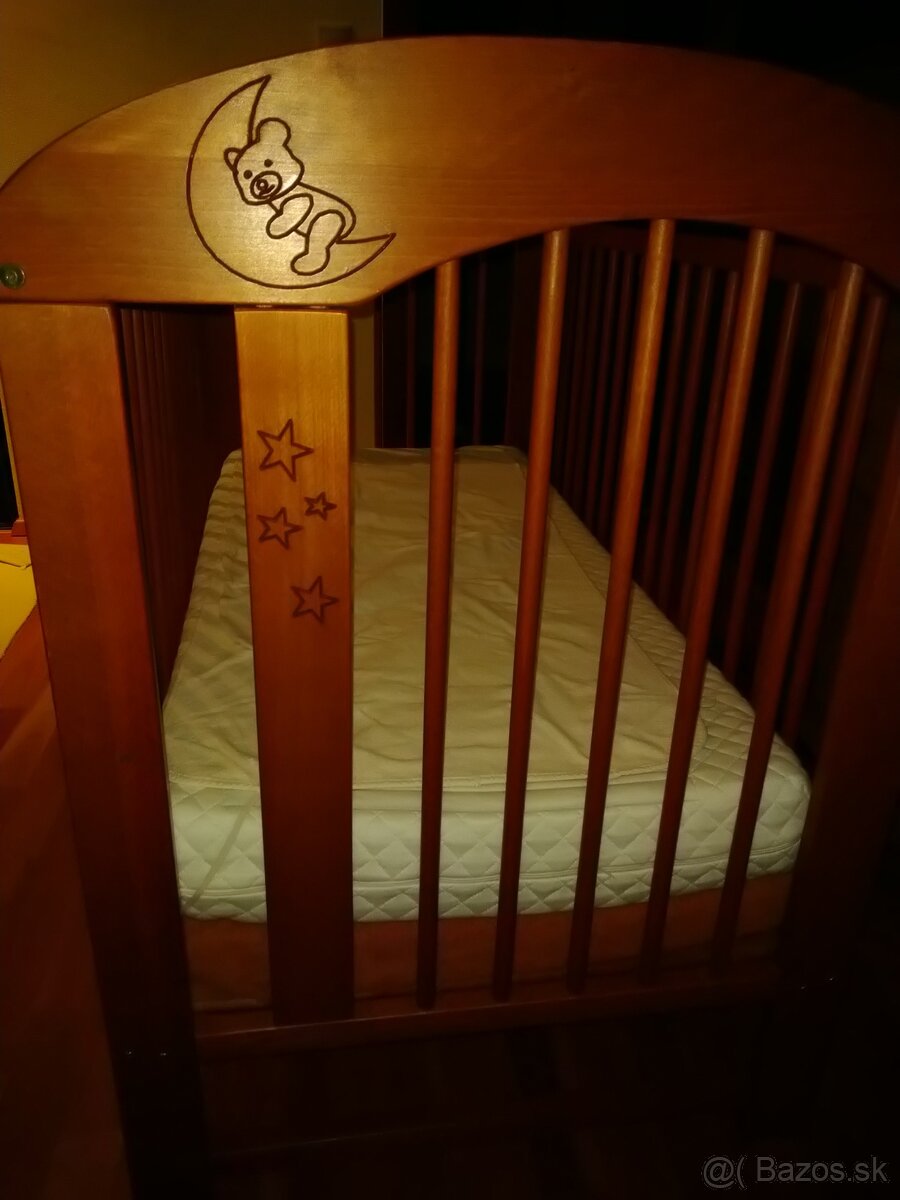 Detská drevená postieľka