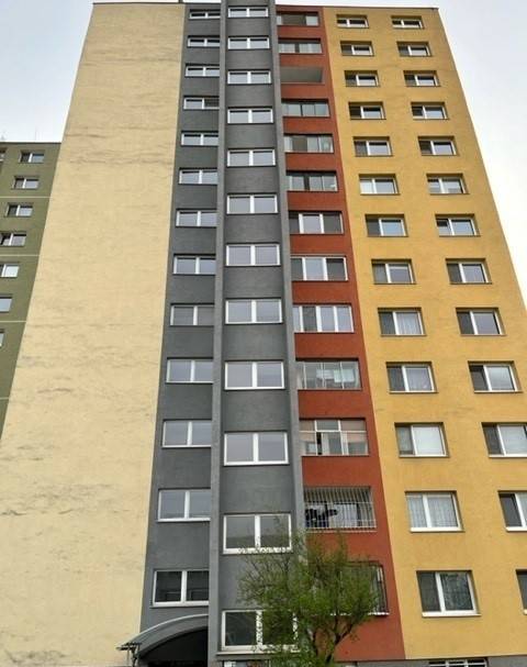 3-izbový byt v Podunajských Biskupiciach hneď vedľa OC Hron