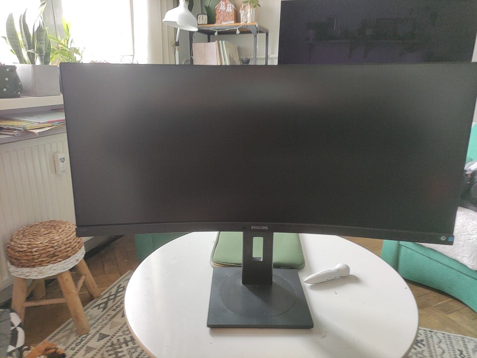 Predám zakrivený monitor Philips 346B1C