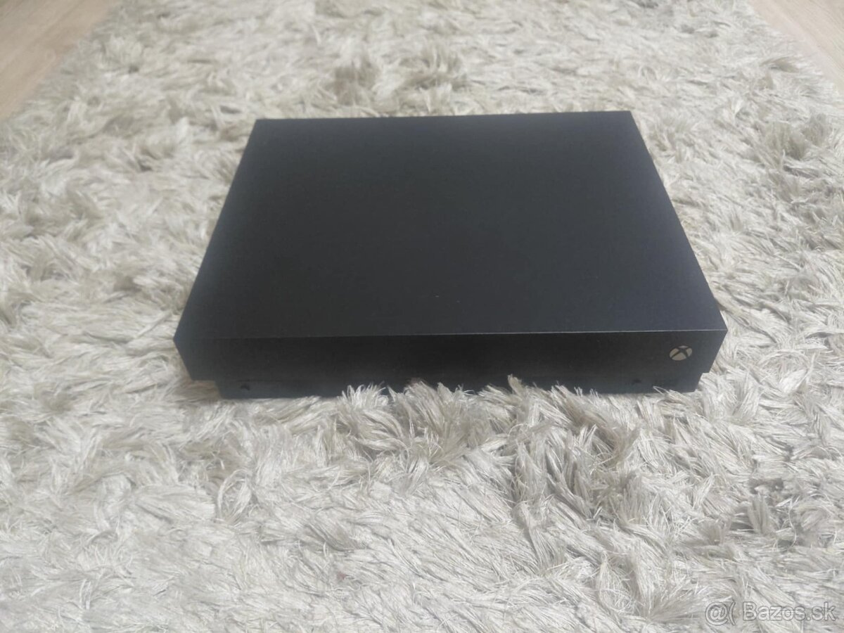 Xbox One X 1TB ( 2x Ovladač )
