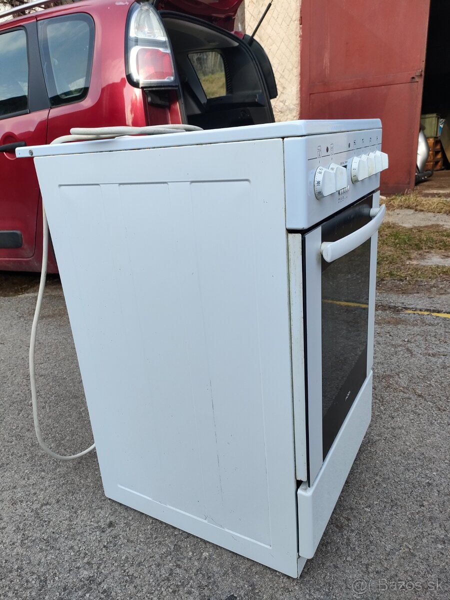 Elektrický sporák / rúra Mora