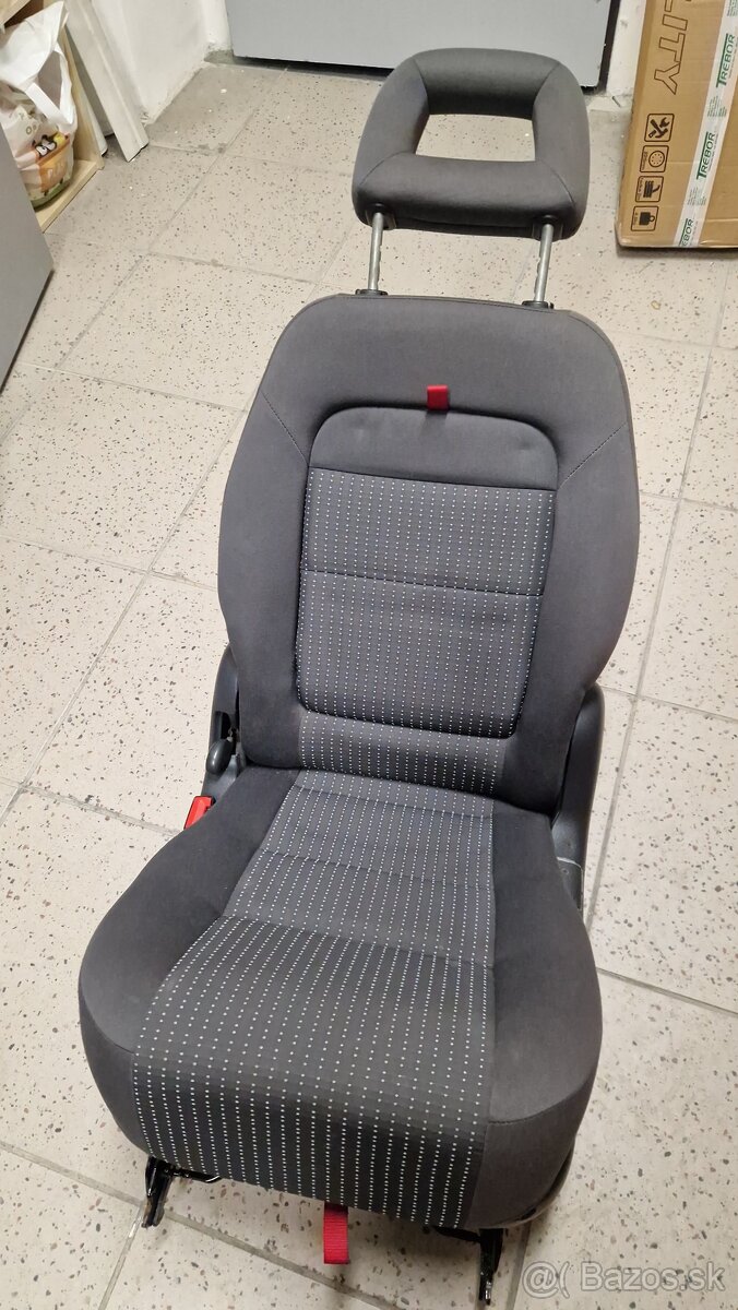 Alhambra Sharan detska sedacka