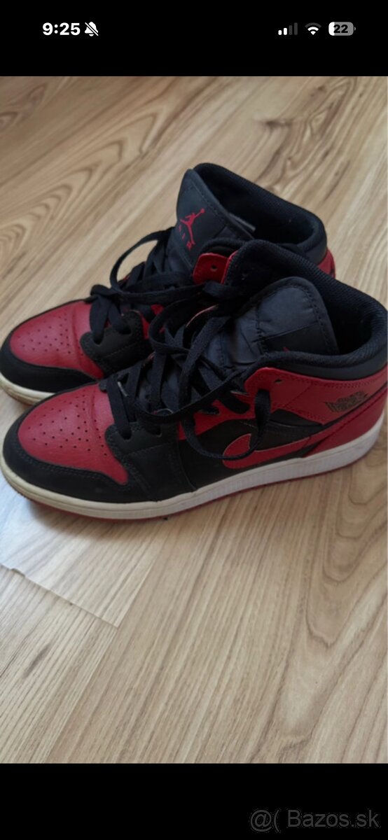 Mid air Jordan tenisky