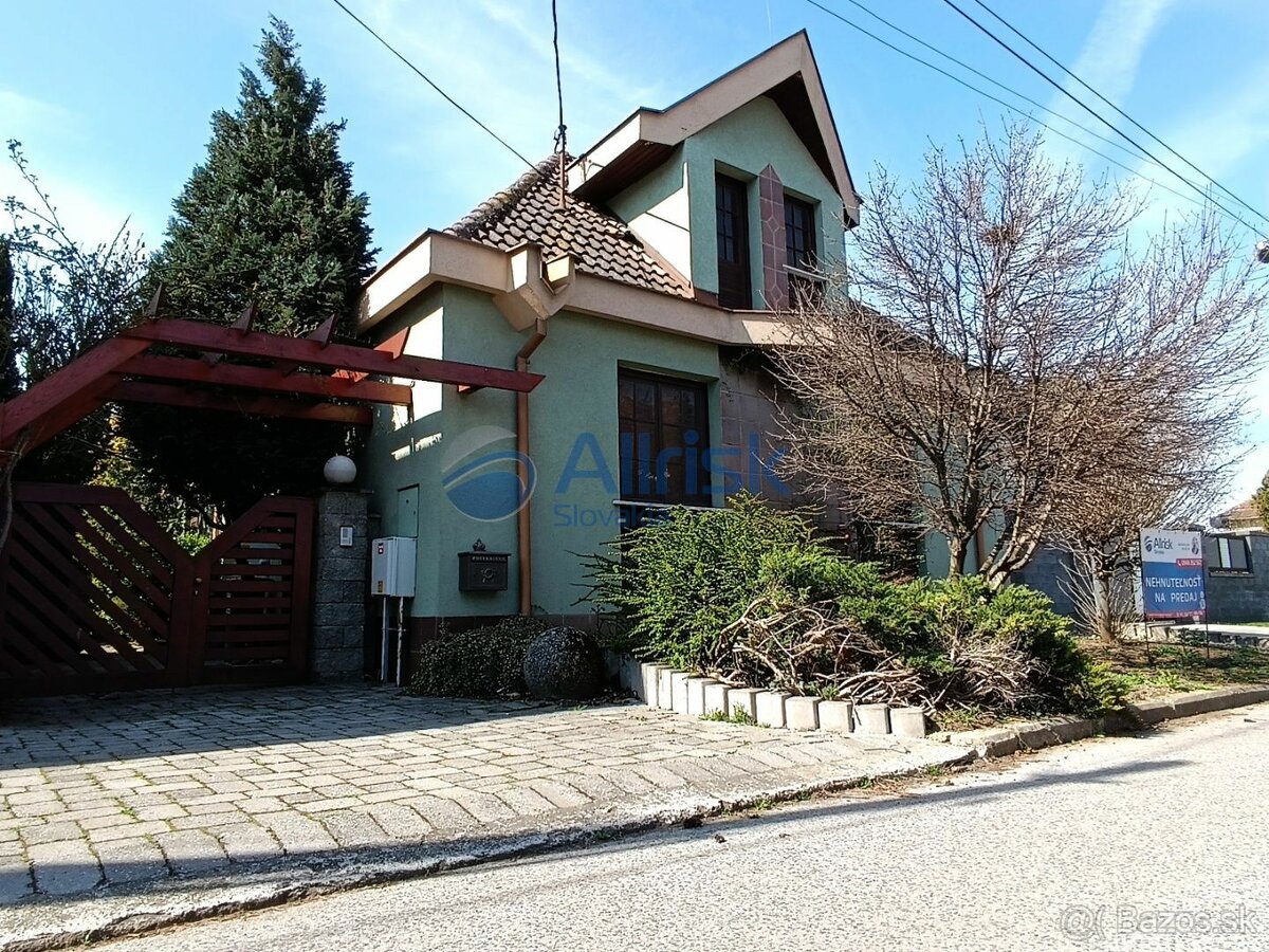 Nádherný rodinný dom vo vyhľadávanej lokalite v Seredi s nov
