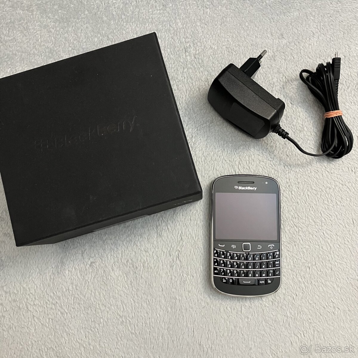 Predám mobil BlackBerry Bold 9900 Charcoal