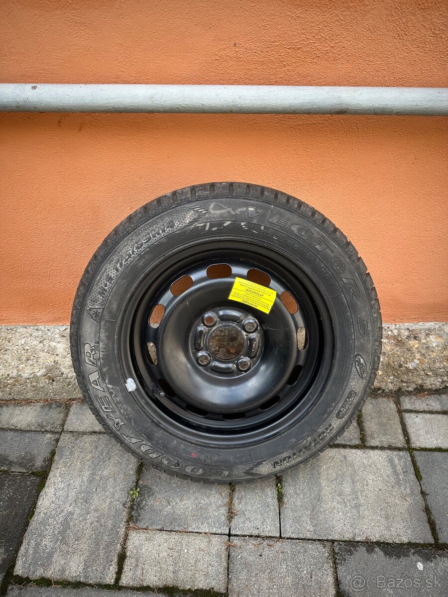 Predám plechený disk r14 zo zimnou gumou