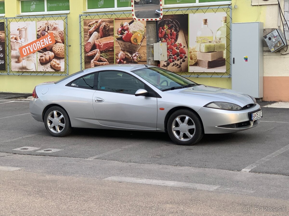 Predám garážovaný Ford Cougar