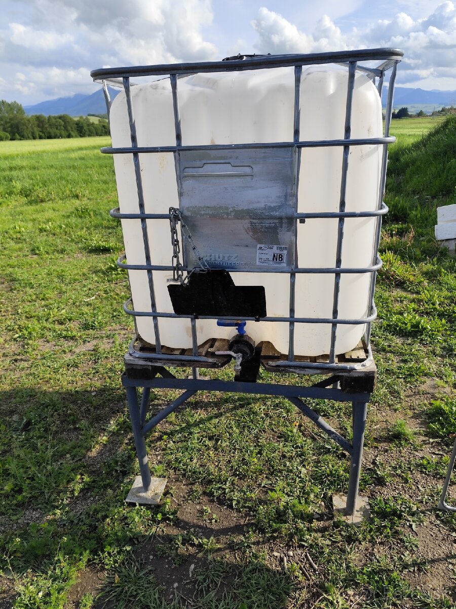 Ibc kontajner s podstavcom