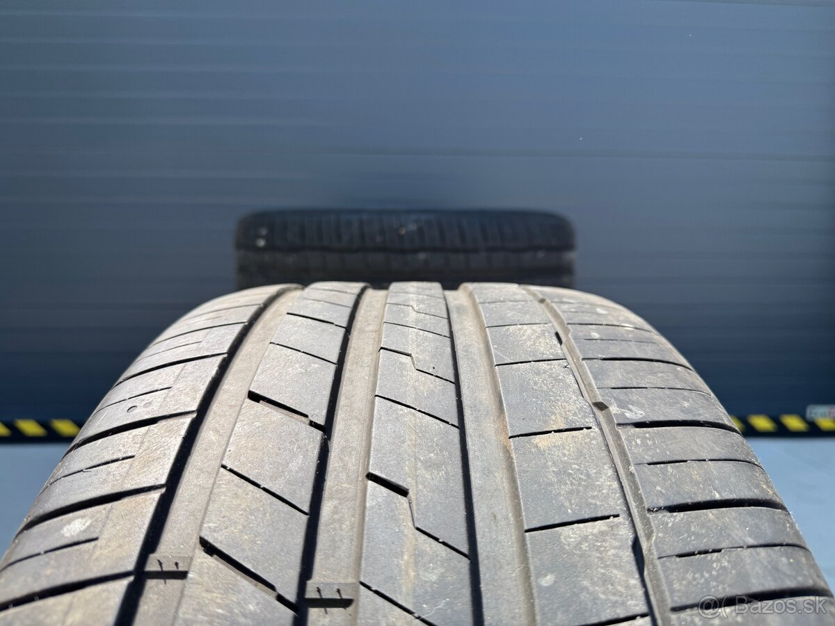 Hankook ventus s1 evo3 SUV 285/45 R21 sound absorber