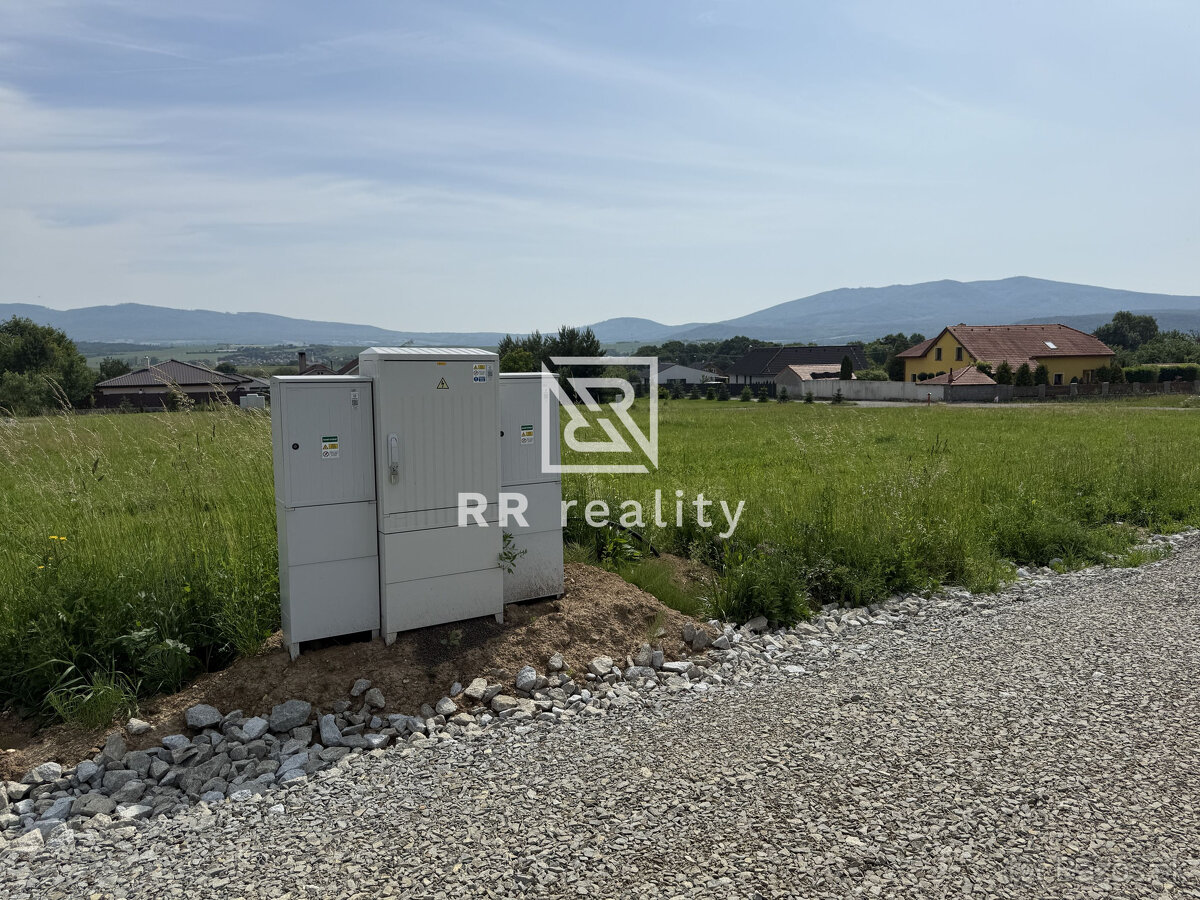 Stavebný pozemok v novej IBV, Ďurďošík – 589 m², IS, rovina