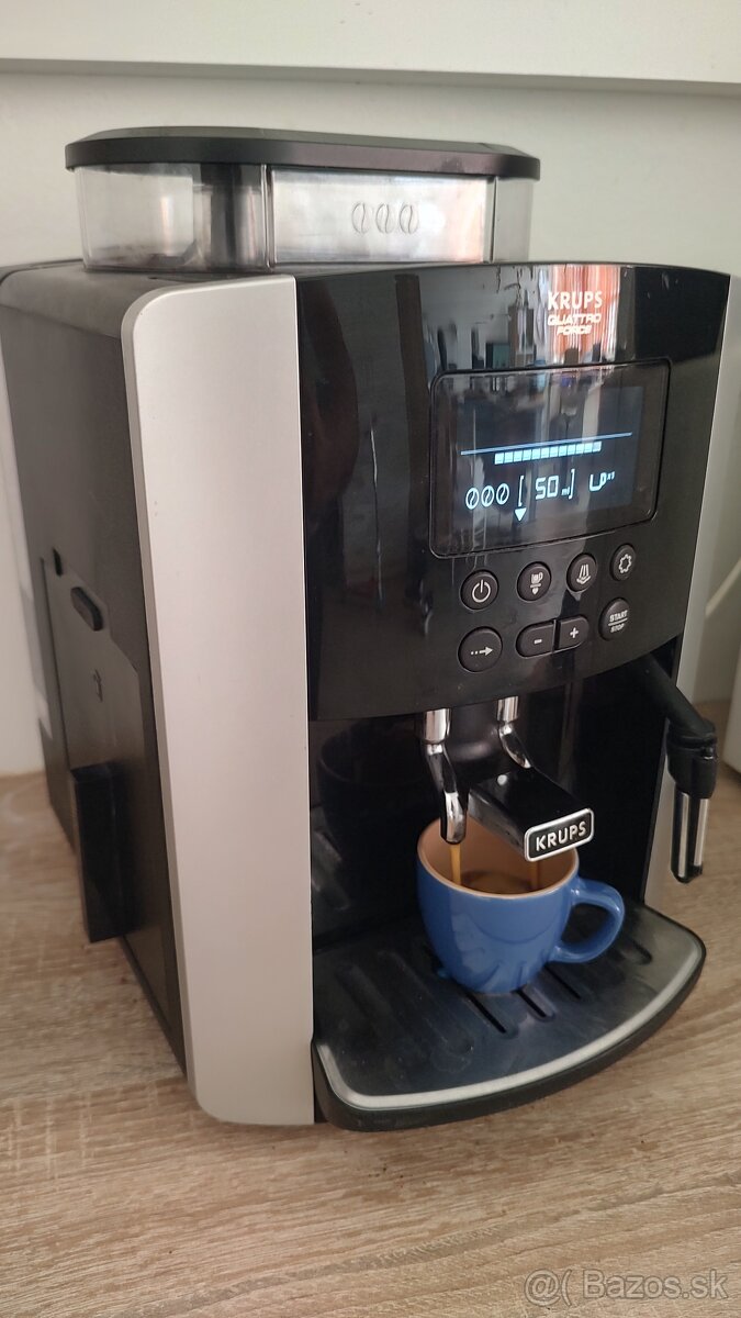 Kávovar Krups Quattro Force EA81