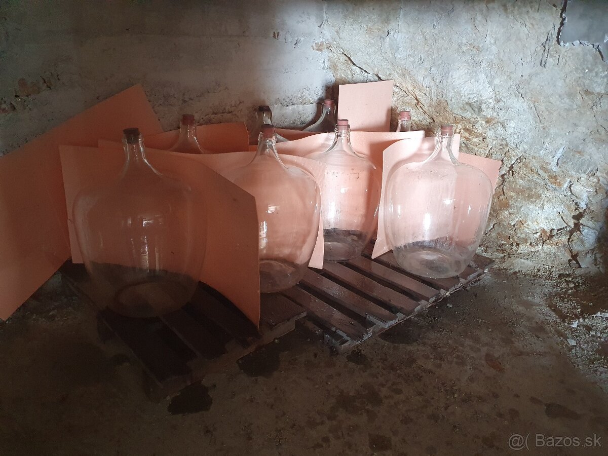 Predám 4 x 50 litrový demižón