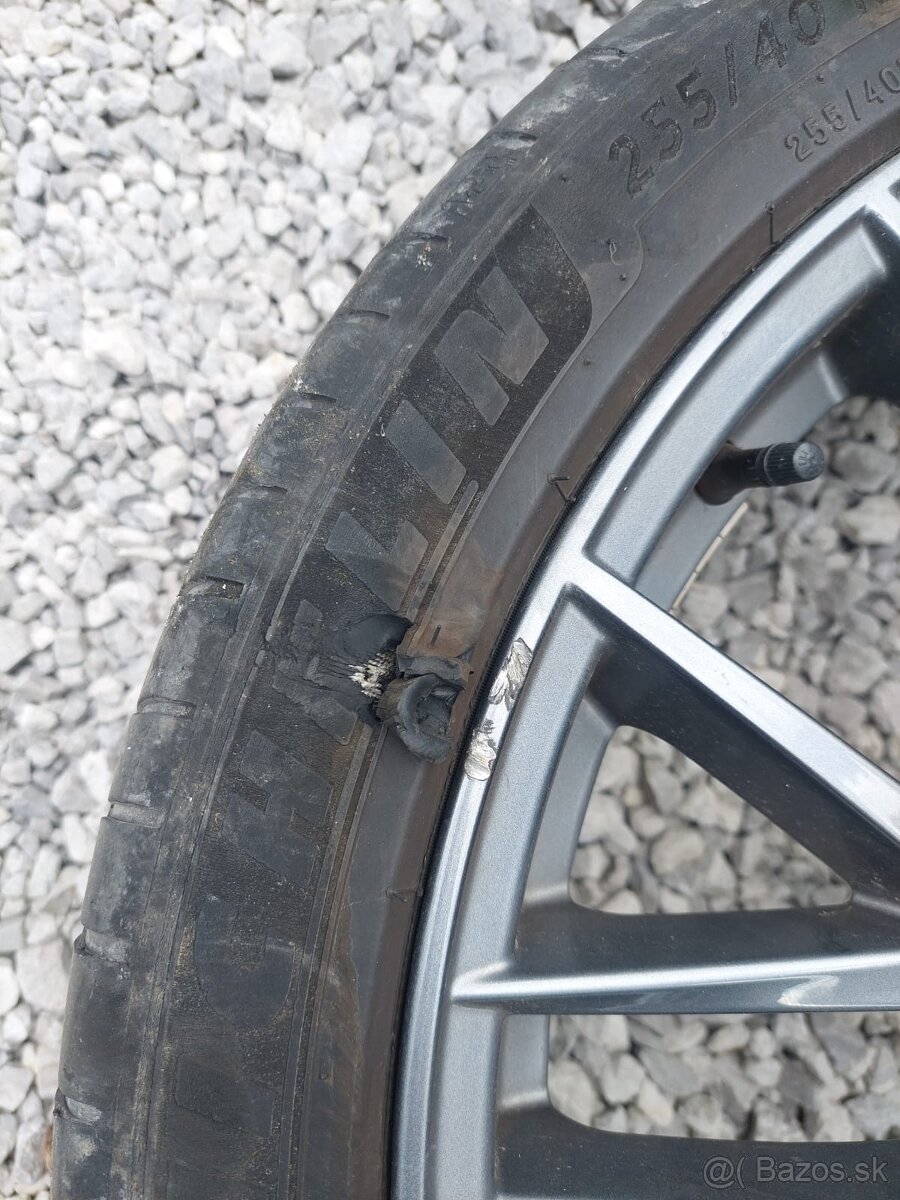 Predám elektróny 5x112 255/40 R21 letne