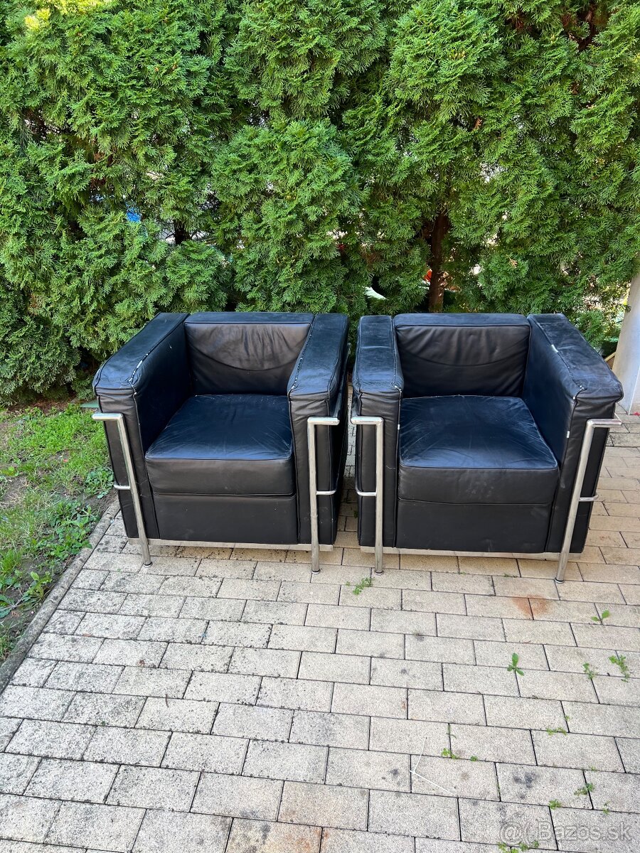 dve kreslá
