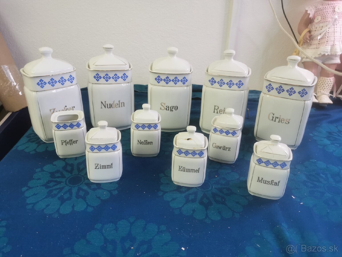 Starožitné porcelánové dózy, Korenicky