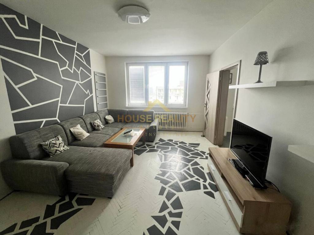 Predaj 3 izbový byt Komárnická ulica, Bratislava II. Ružinov