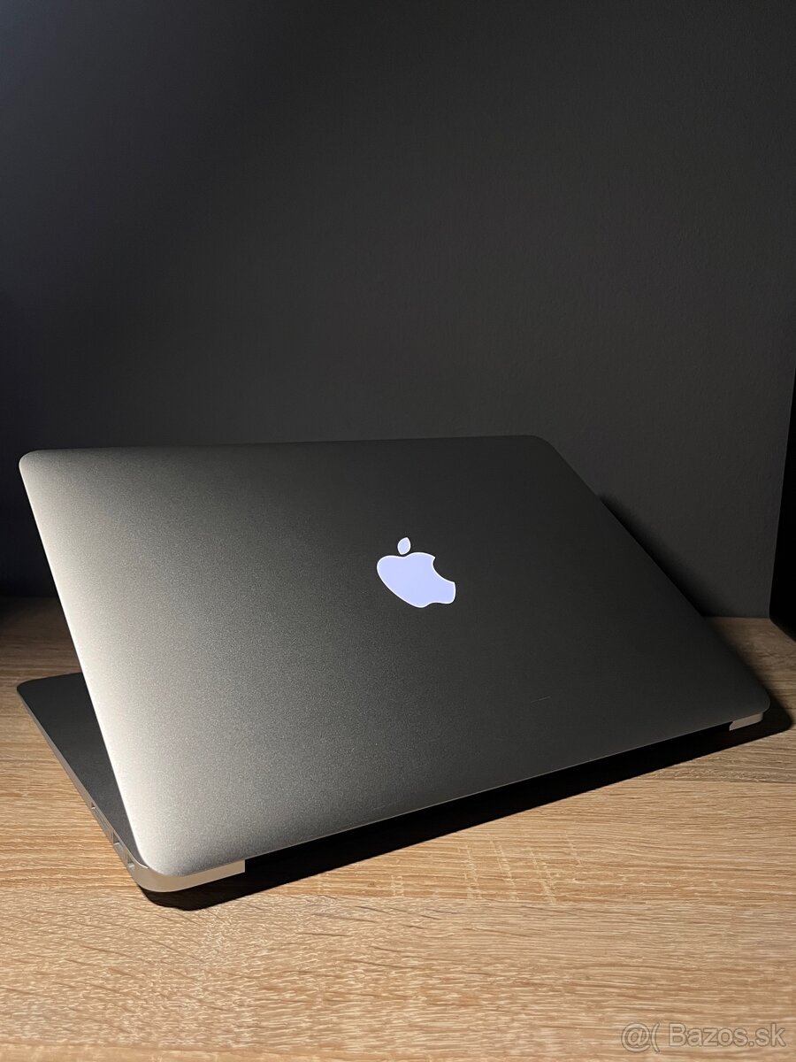 MacBook Air 13” (2017) – Výborný stav