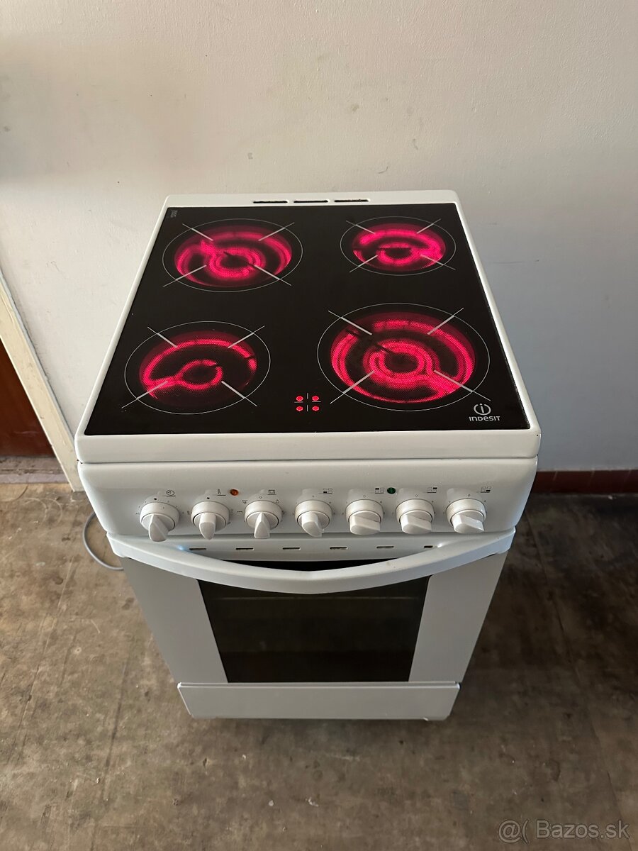 Elektricky sporak INDESIT