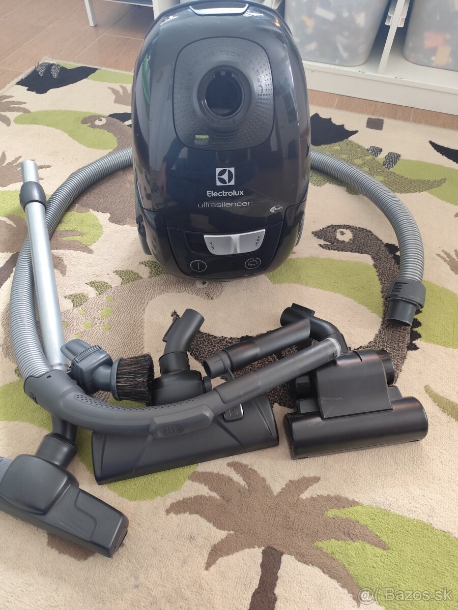 Predám plne funkčný vysávač Electrolux