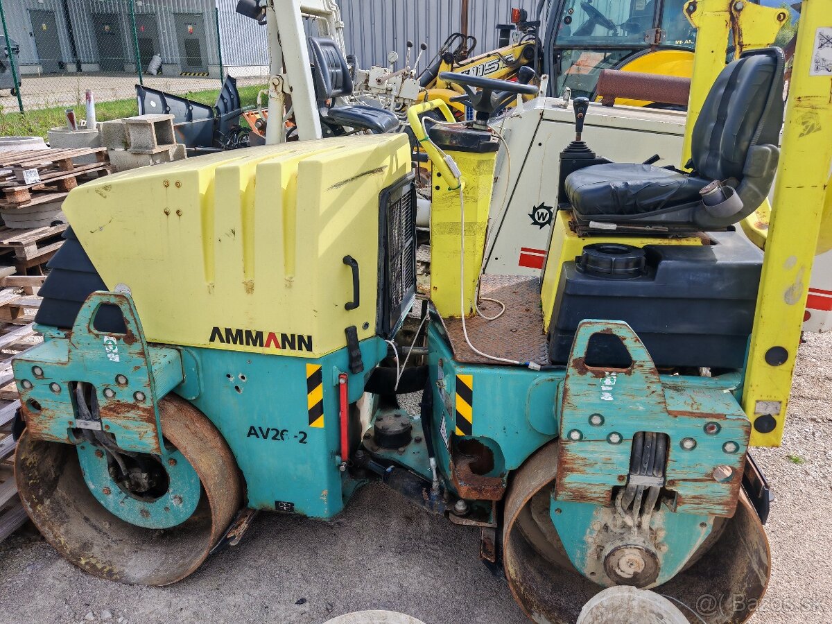 Vibračný cestný valec