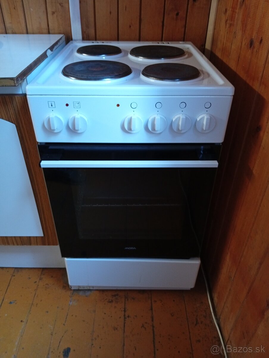 Elektrický sporák Mora biely