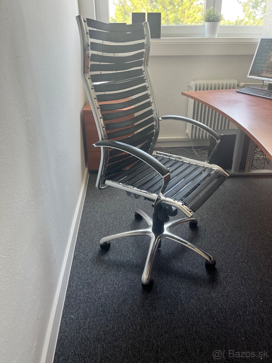 Kancelárske ergonomické kreslo