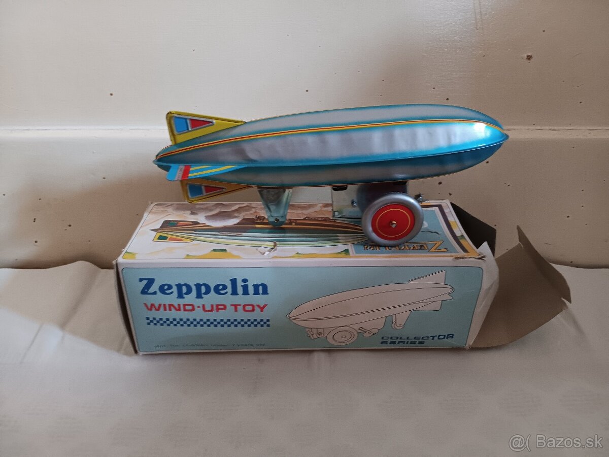 Stará kovová hračka Zeppelin