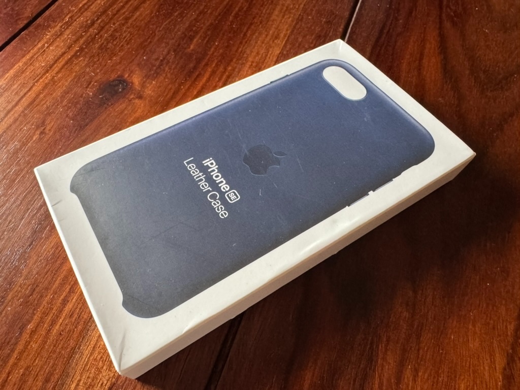 Apple iPhone SE leather case midnight blue, nový, nepoužitý