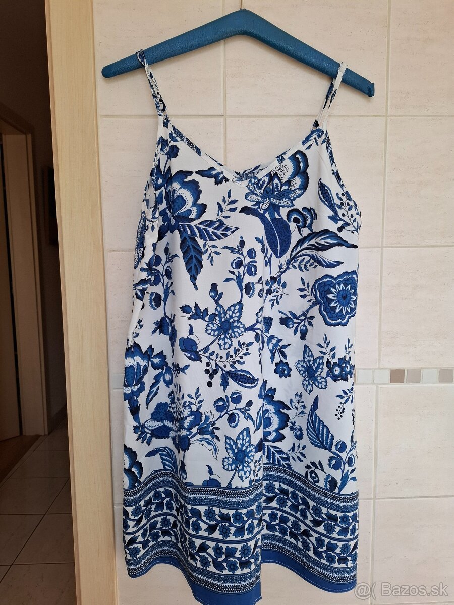Rôzne šaty na predaj