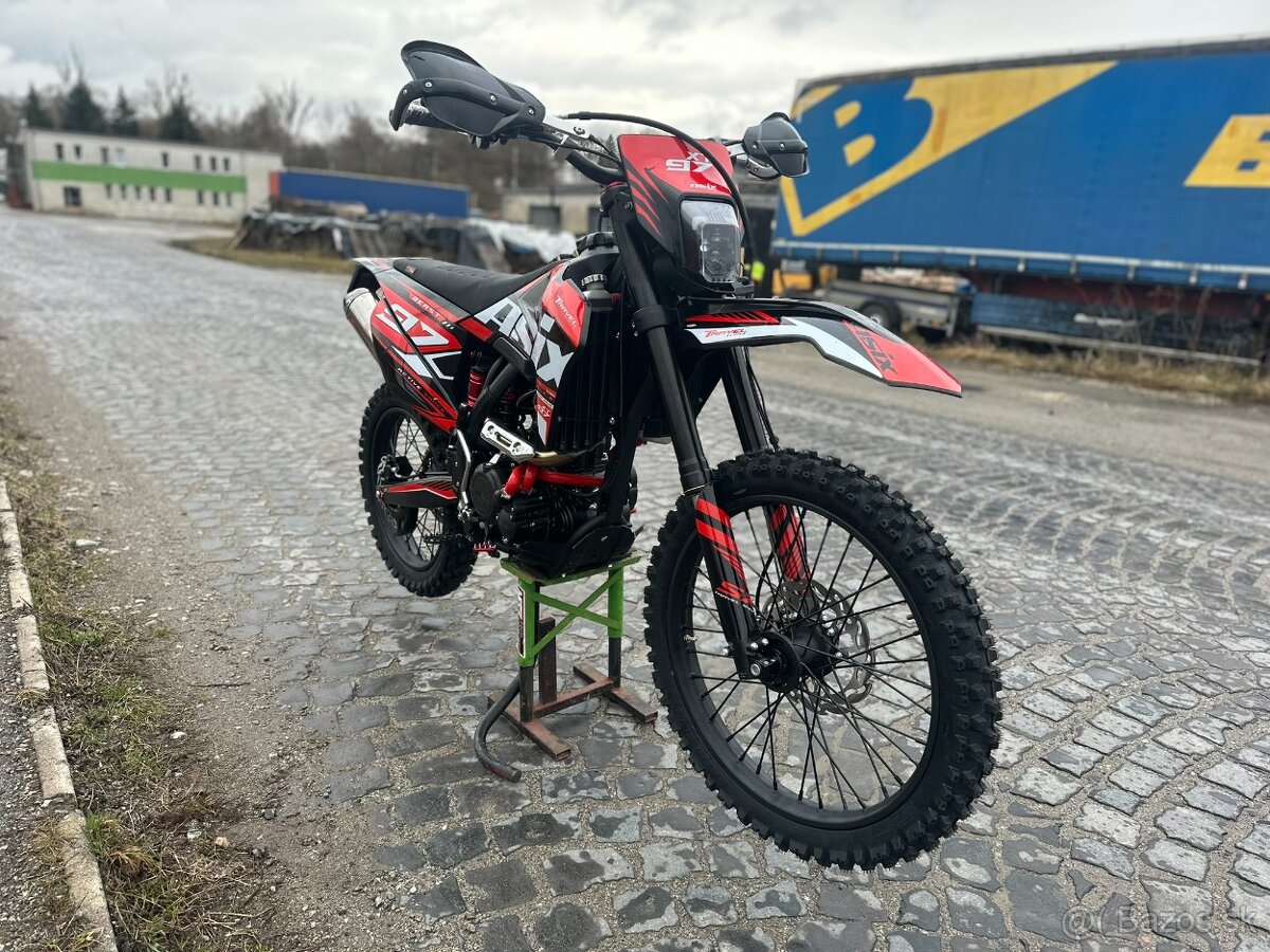 Enduro ASIX XT 97 300 vodou chladený + Štartér