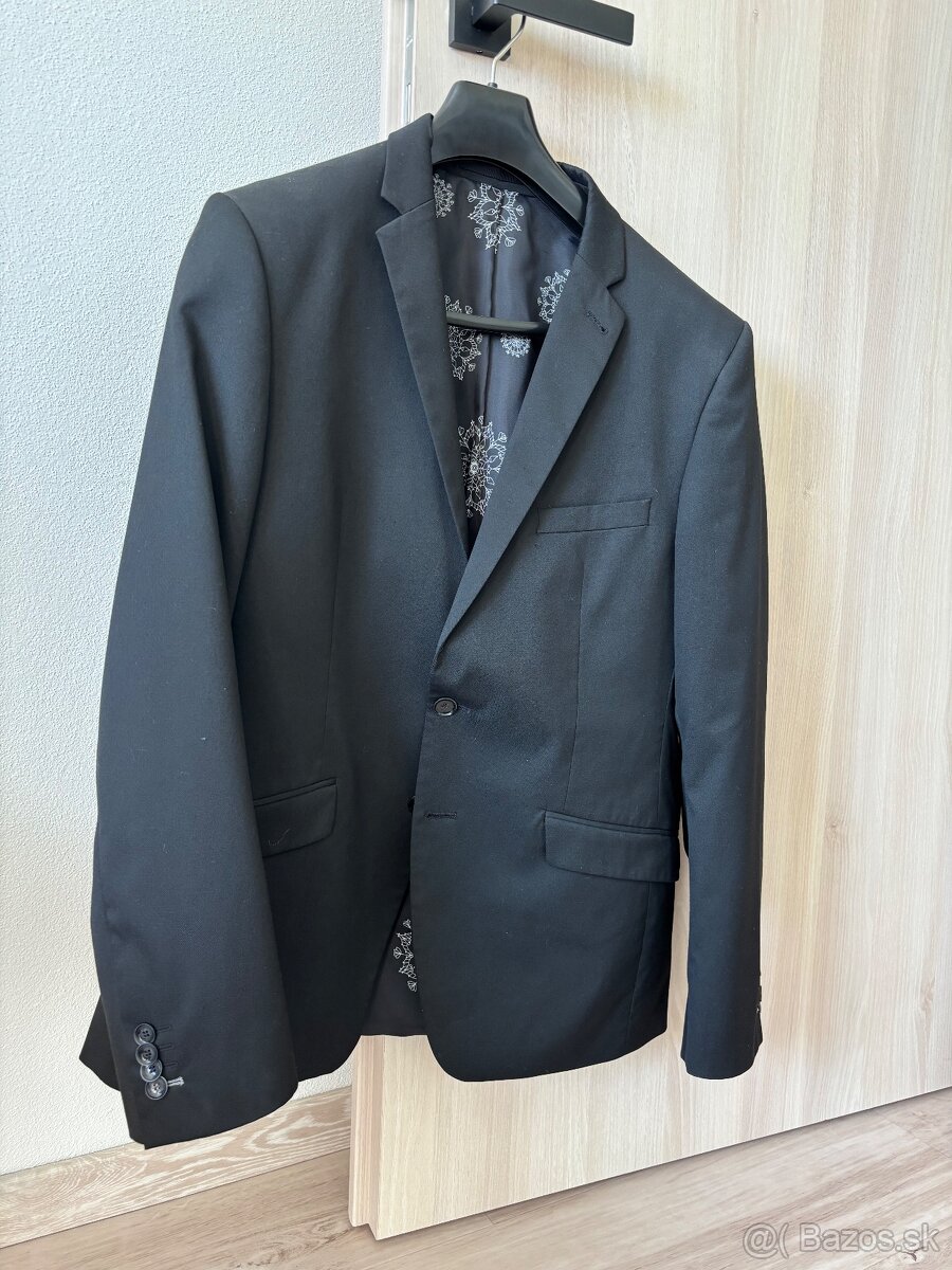 Čierny Oblek Mika Rauta 50