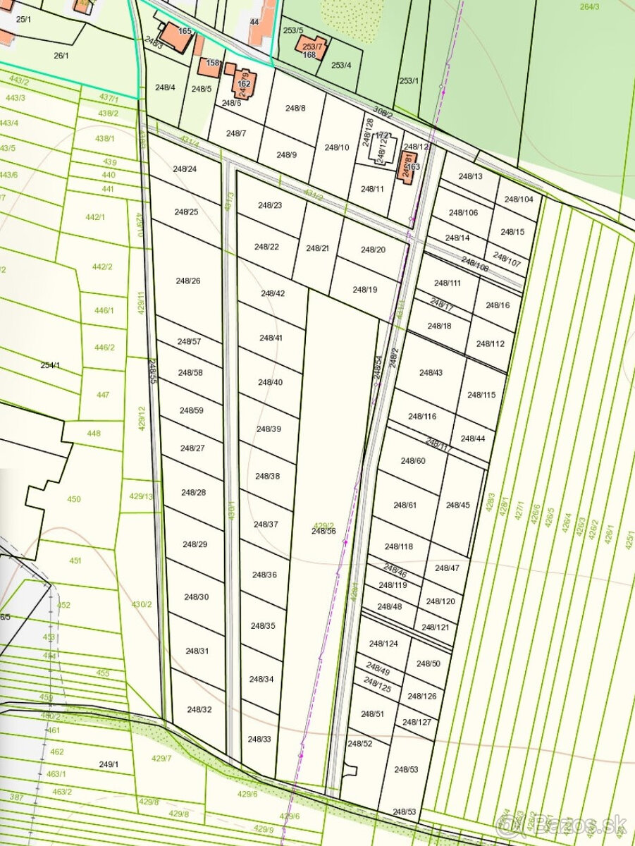 Rovinatý pozemok v Trnove s inžinierskymi sieťami