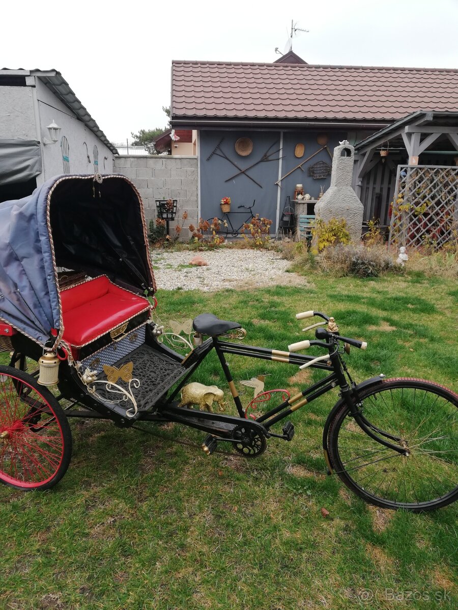 Indická riksa. Stôl kreslá, stroj šijací, zobrazí.