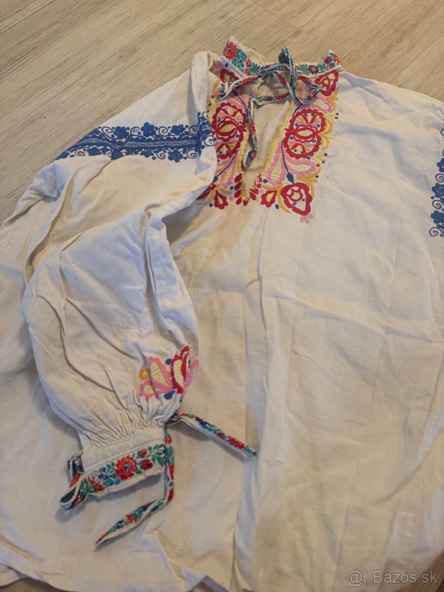 Kroj - stsrá vyšívaná krojová košéľa PN za Váhom