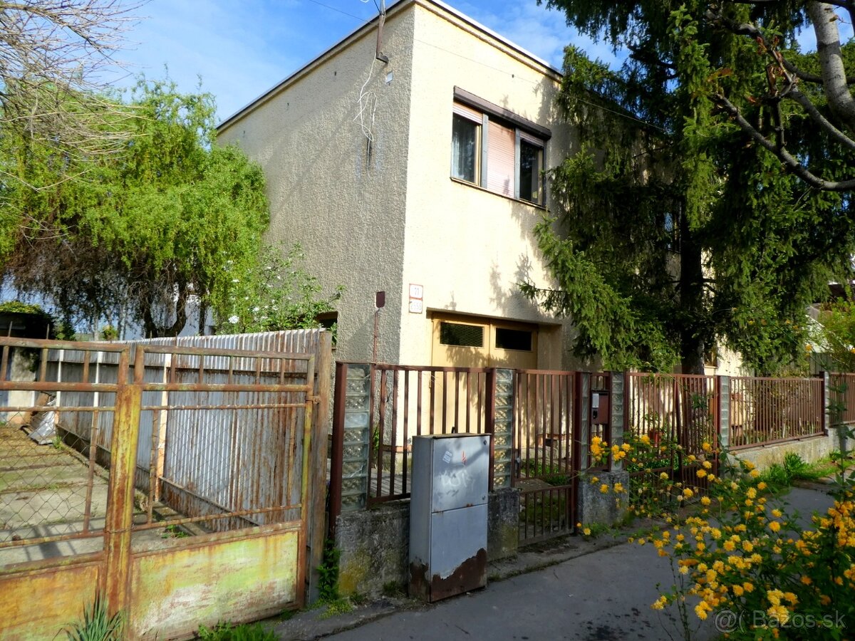 Rodinný dom v blízkosti parku v Lučenci