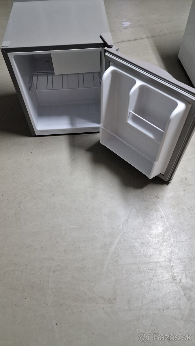 Chladnička PHILCO PSB 401x, objem 41l, trieda A