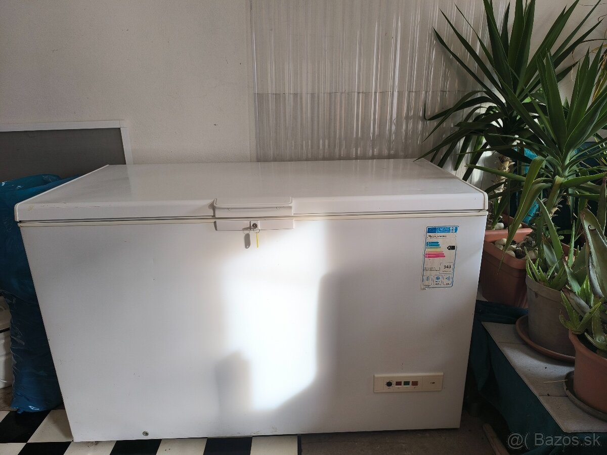 Truhlová mraznička