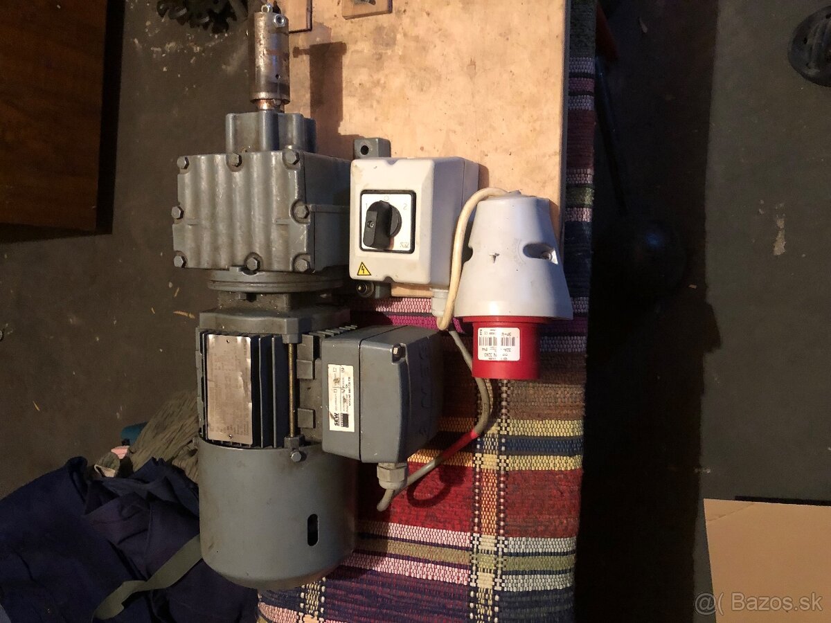 Elektro motor z prevodovkou