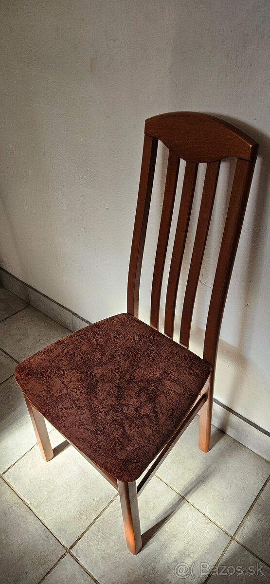 Drevené stoličky