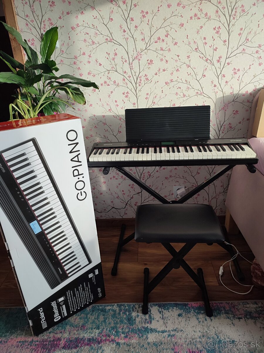 SET Roland GO:PIANO + stoja a stolička