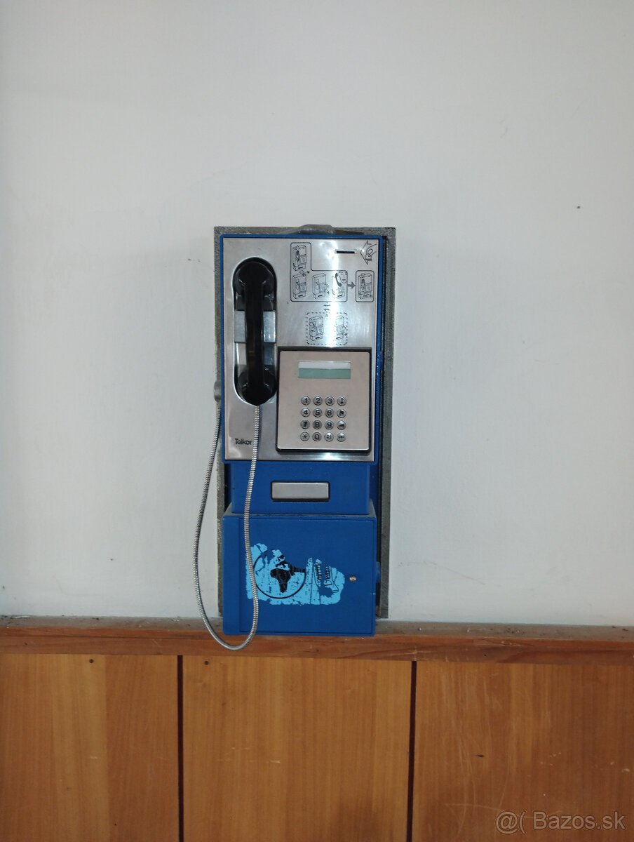 Starý verejný telefónny automat