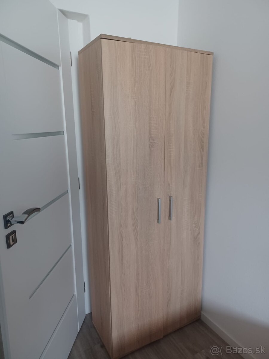Predám skrińu a písací stolík