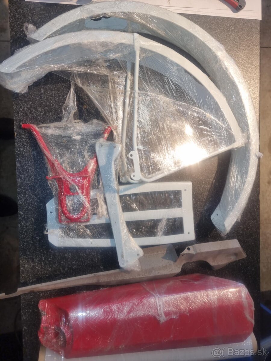 predám na babettu 228 nosič,blatníky,nádrž ostatok po reno