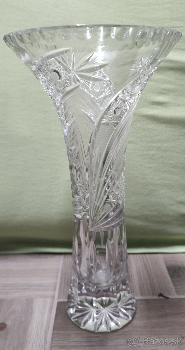 Krištálová váza ručne brúsená