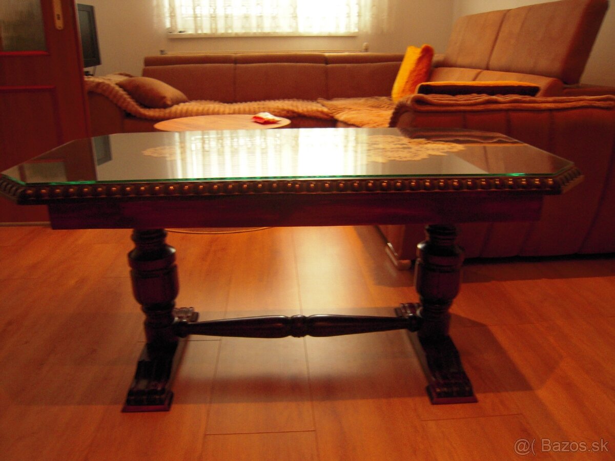 konferenčný stolik