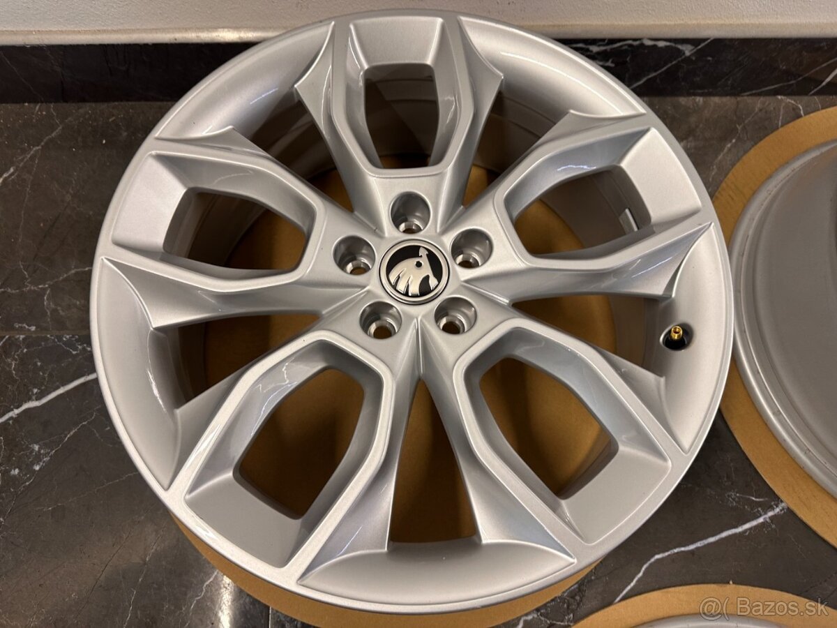 original kolesa skoda kamiq r18 658601025g 5x100